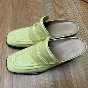 Bottega Veneta
Leather sandals